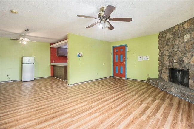 Building Photo - 112 Camelot Dr