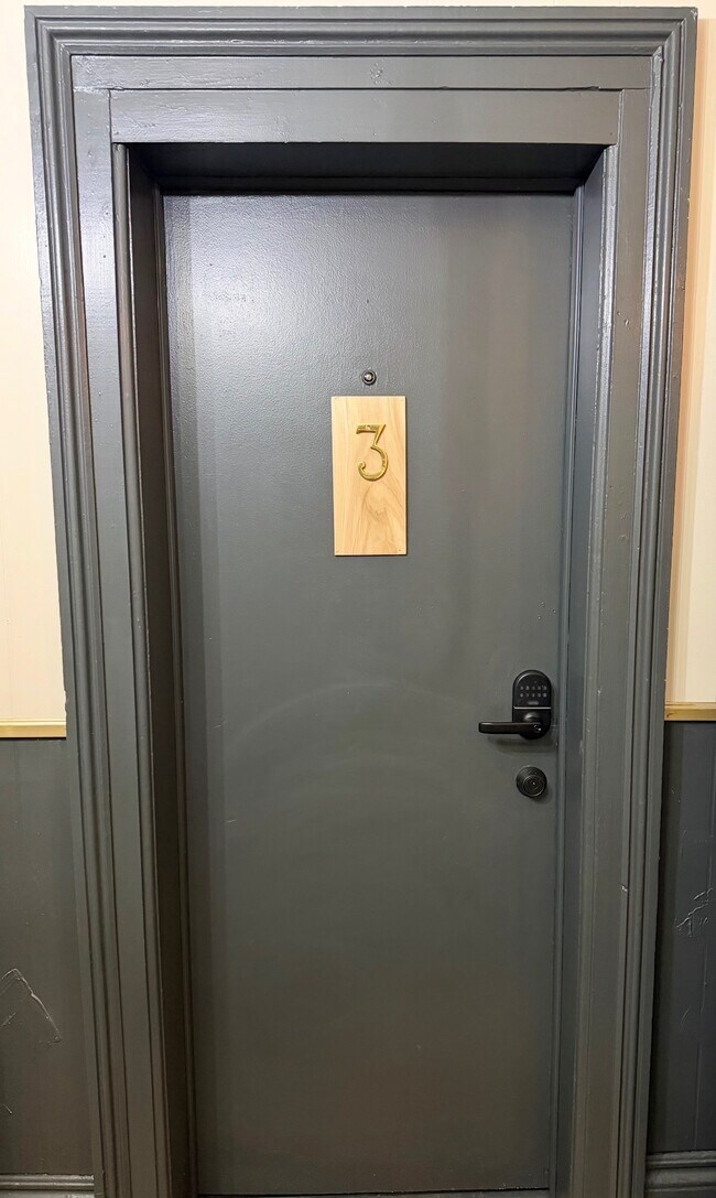 Building Photo - 415 S James St