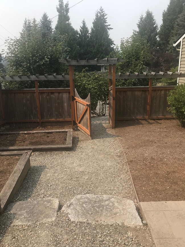 Building Photo - Great House for Rent