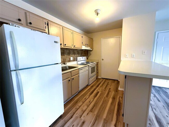 Building Photo - 1400 Gandy Blvd N