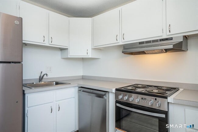 Building Photo - 239 Old Farms Rd