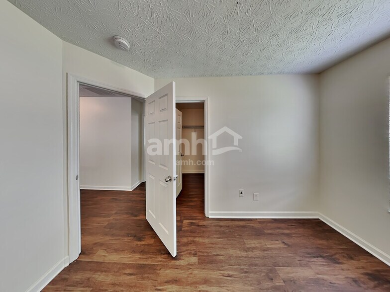 Building Photo - 1521 McKinney Ln