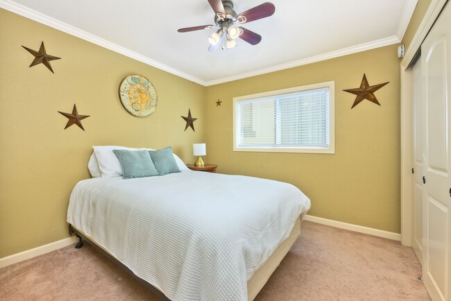 Building Photo - 111 Edgewater Pl