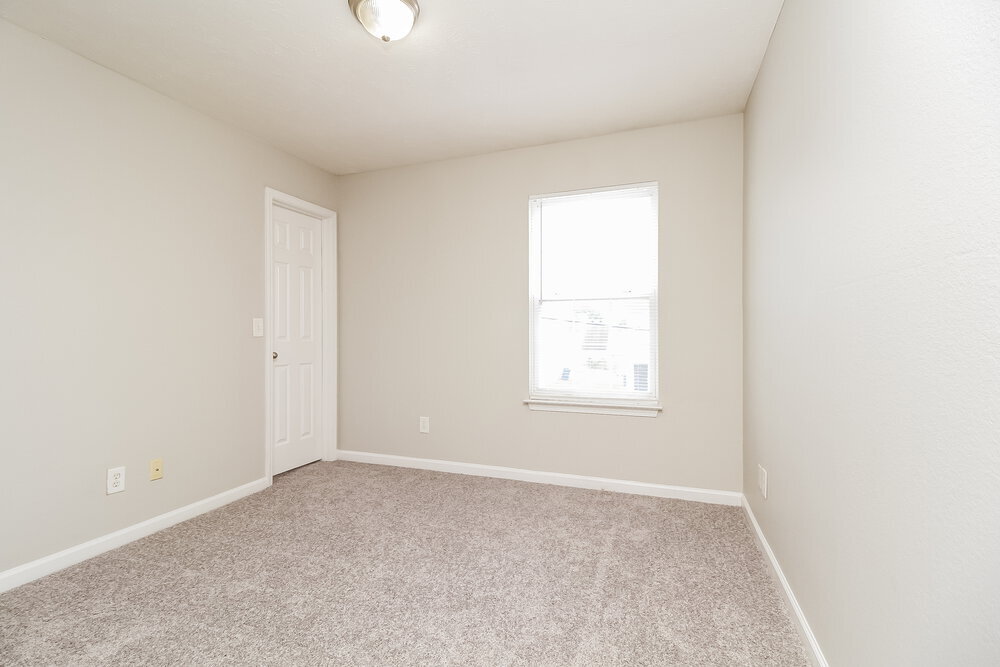 Building Photo - 8029 Logan Dr