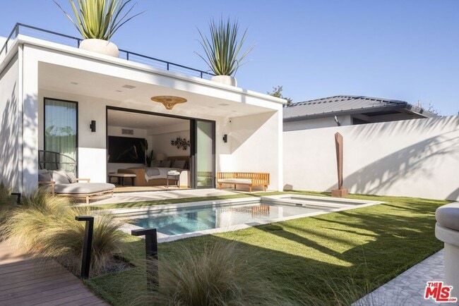 Building Photo - 913 Milwood Ave