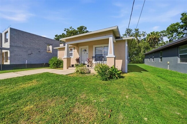 Building Photo - 1306 E Church St