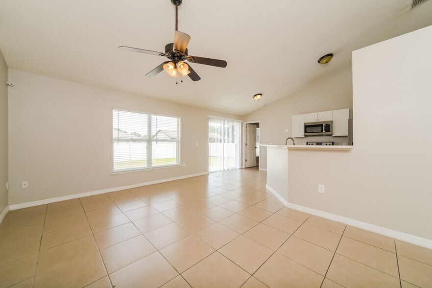 Building Photo - 330 Medina Ct