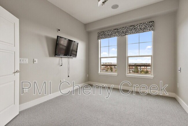 Building Photo - 10111 Inverness Main St