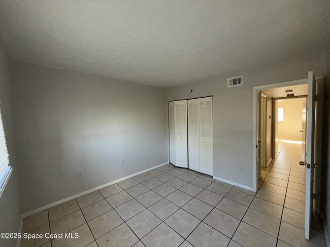 Building Photo - 1562 University Ln