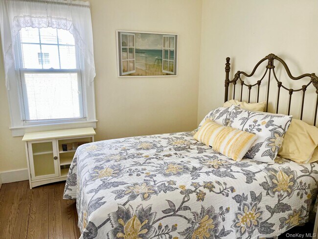 Building Photo - 425 Old Shipyard Ln