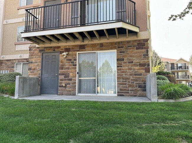 Building Photo - 3842 S Clare Dr