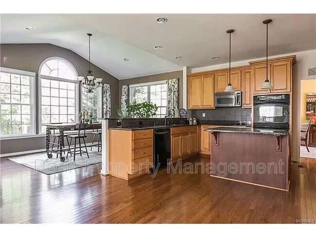Building Photo - 4700 Kipper Dr