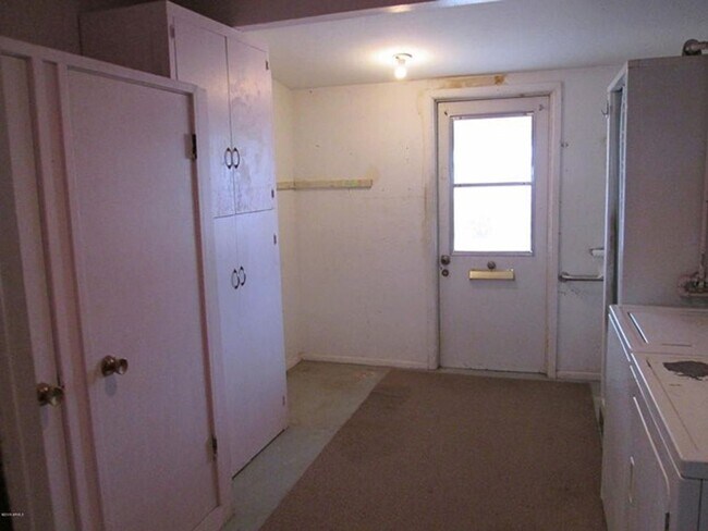 Building Photo - 2 Bedroom, 2 Bath Home Coming Soon!