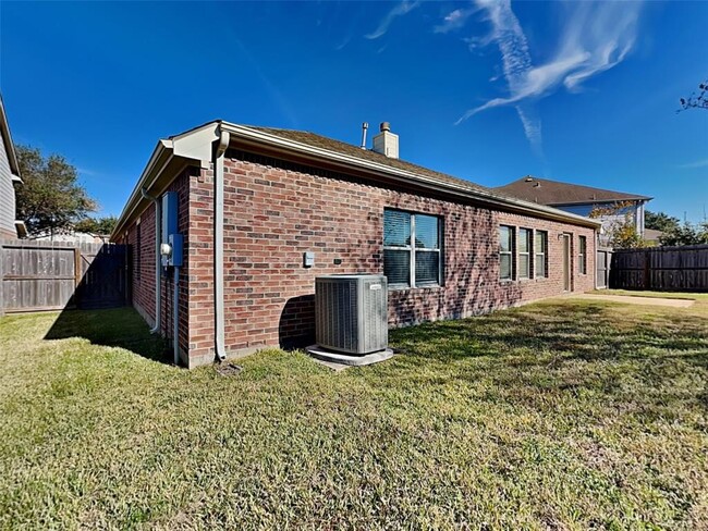 Building Photo - 16707 Thorn Cypress Dr