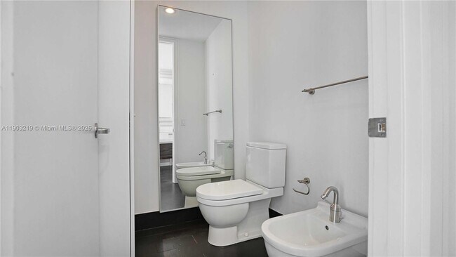 Building Photo - 1100 Biscayne Blvd