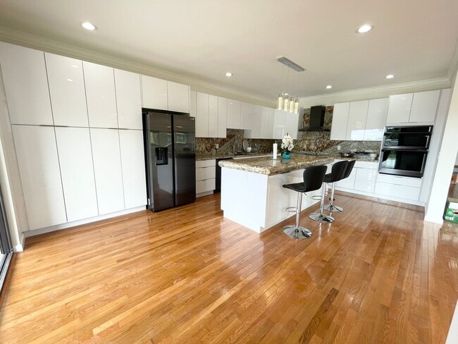 Building Photo - 2045 Mott Smith Dr