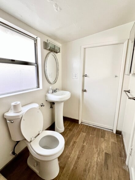 Building Photo - 451 27th St