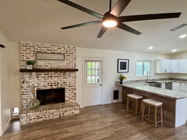 Building Photo - 3761 E Dulciana Ave