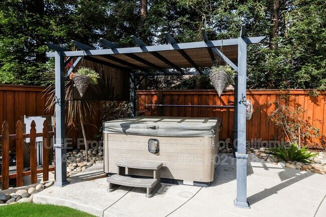 Building Photo - 1960 Parsley Dr