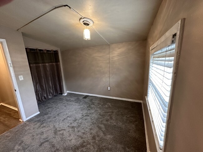 Building Photo - 330 Raymond St