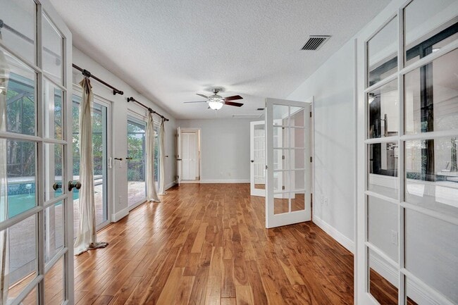 Building Photo - 1283 Barnstaple Cir