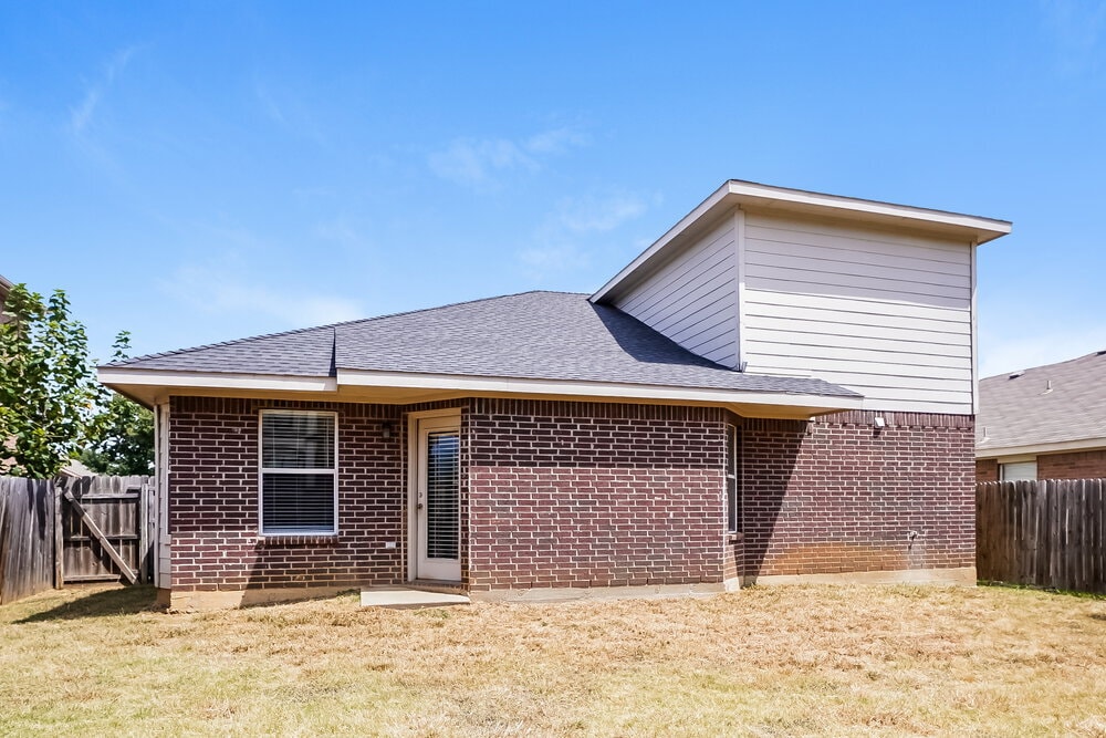 Building Photo - 2105 Pacino Dr