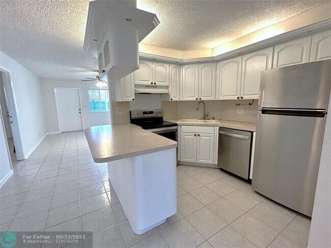 Building Photo - 2175 NE 56th St