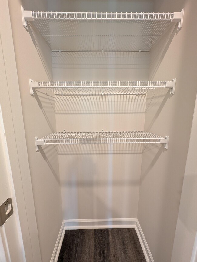 Building Photo - 636 Golden Resin Rd