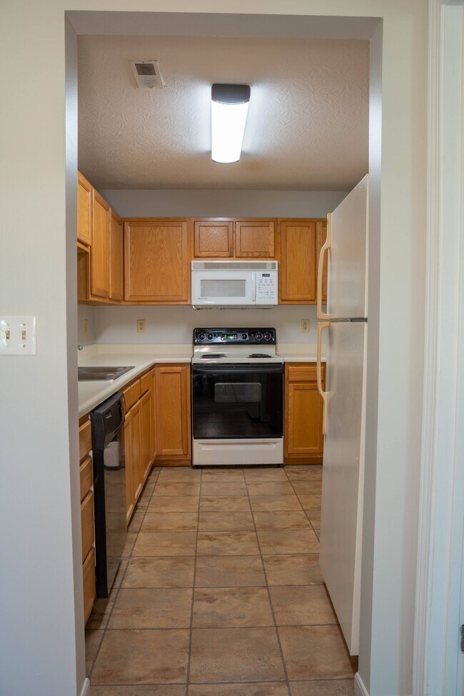 Building Photo - 100 N Rdg Dr