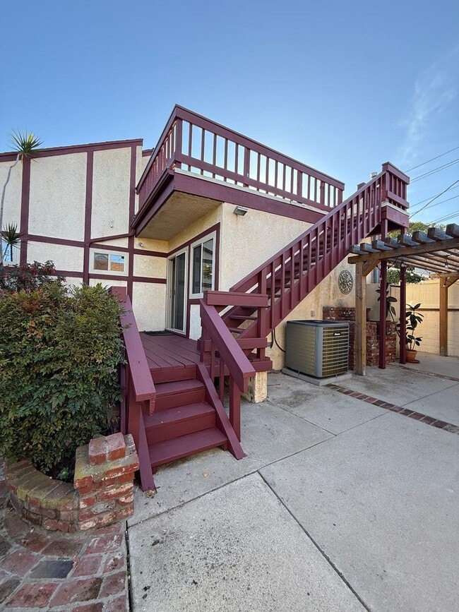 Building Photo - San Pedro 4 bedroom, 3 Bath Home with yard and Deck! Available NOW!