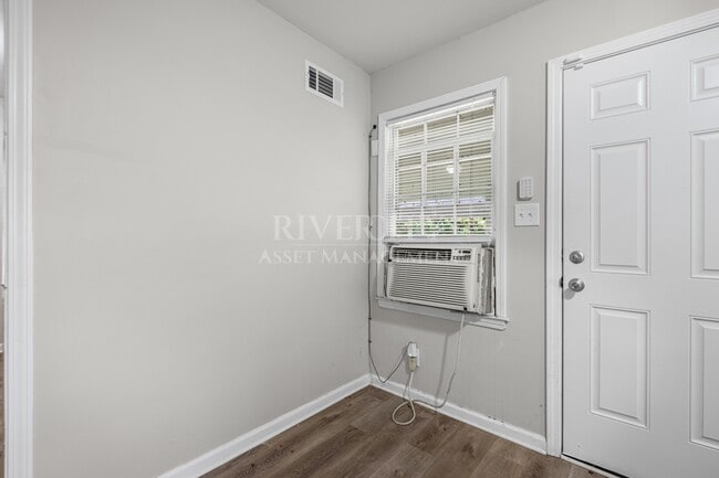 Building Photo - 1381 Laudeen Dr