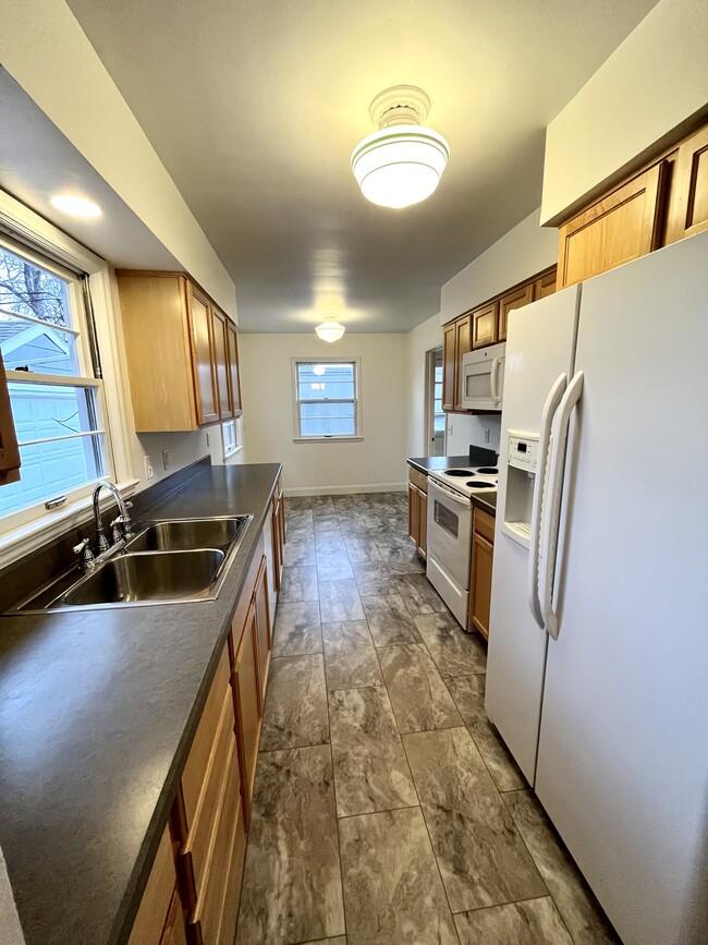 Building Photo - 2919 Rimview Dr
