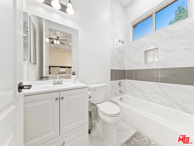 Building Photo - 14420 Merlot Ct