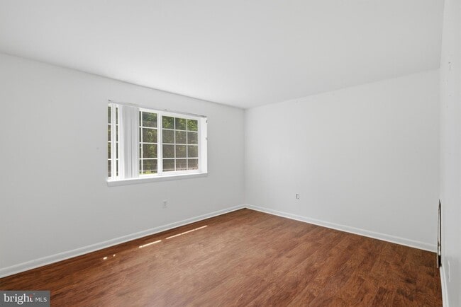 Building Photo - 1521 Colonial Dr