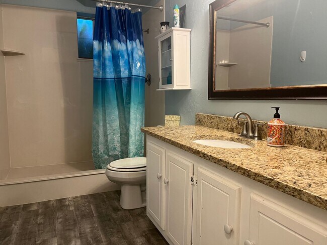 Building Photo - 2 Bedroom 1 Bathroom Basement Apartment