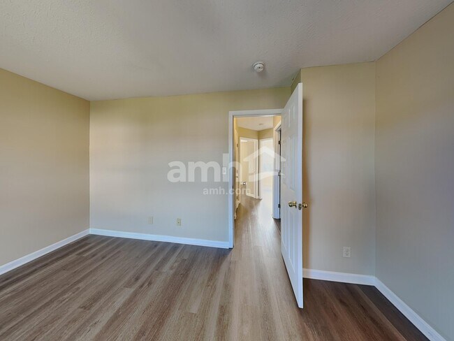 Building Photo - 700 Berlander Dr