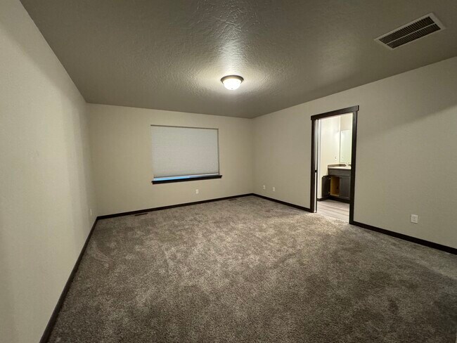 Building Photo - 12772 N Cavanaugh Dr