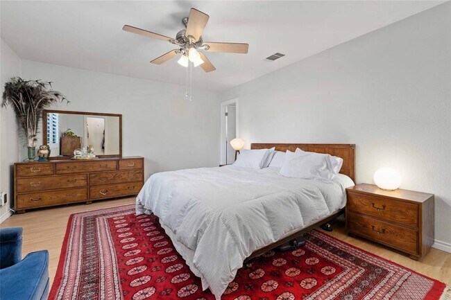 Building Photo - 6903 Moonmont Dr