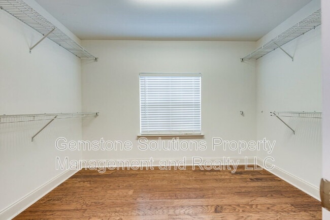 Building Photo - 2605 Paddock Park Dr