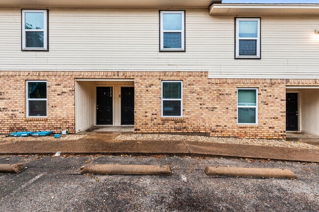 Primary Photo - 609 S 5th St
