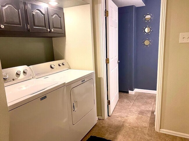 In unit washer/dryer - 1996 S Cherry St