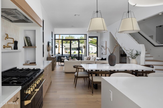 Building Photo - 4120 N 44th Pl