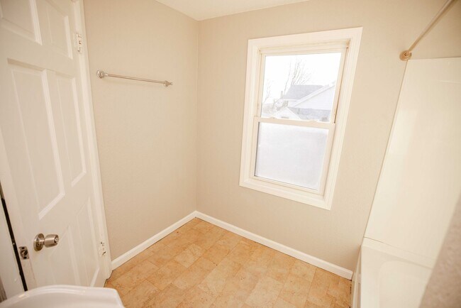 Building Photo - 1806 Marne Ave