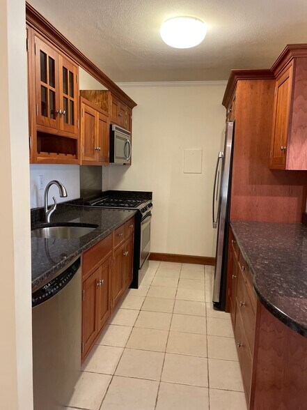 Building Photo - 6 Whittier Pl