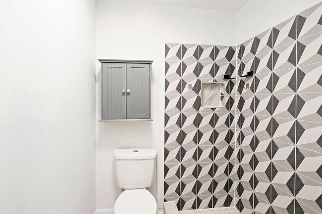 Building Photo - Pet-Friendly Duplex With Fenced Yard – Move-In Ready!