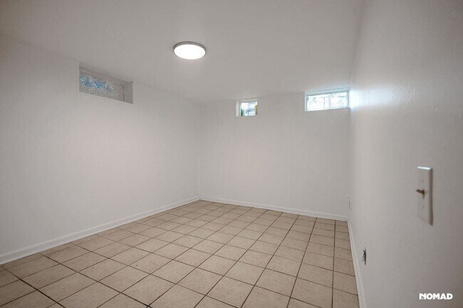 Building Photo - Charming 2BR Duplex in Jackson