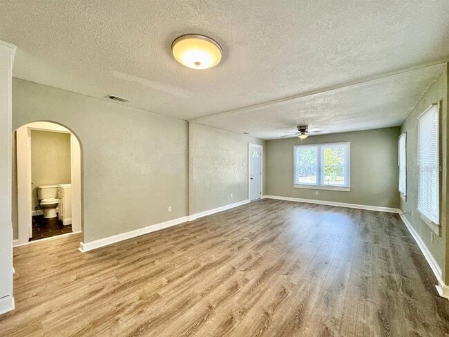 Building Photo - 1601 E Maple Ave