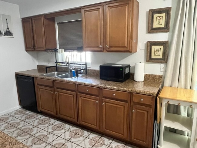 Building Photo - 3/1/1 located in Summerfield