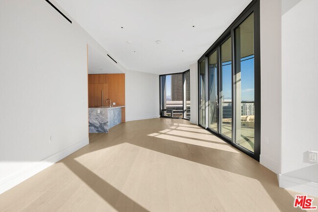 Building Photo - 211 Elm Ct