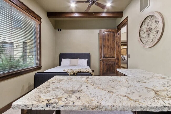 Building Photo - 5605 N Morpheus Pl